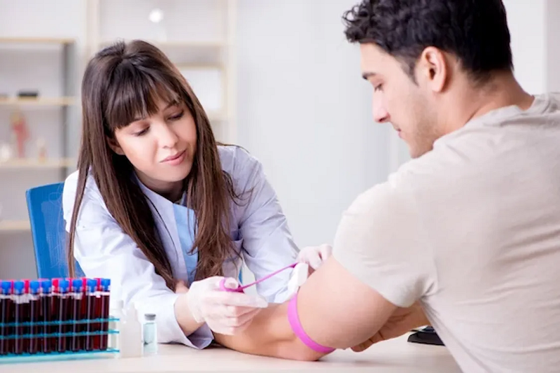 آزمایش خون در منزل در الهیه 1